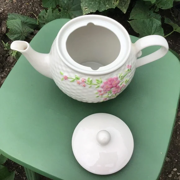 Vintage 1985 Teleflora Teapot Basketweave Floral Design EUC - Picture 11 of 13